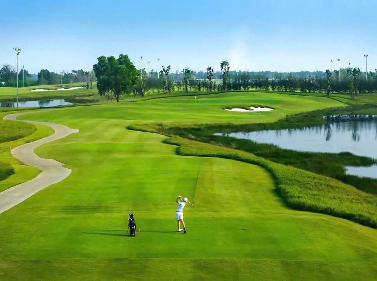 Ảnh minh họa sân golf tại khu đô thị Vinhomes